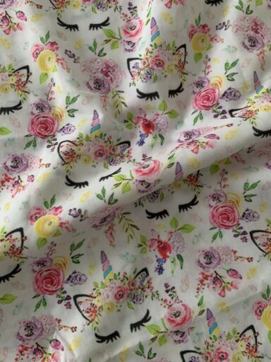 Tissu polycoton motifs licornes – Image 3