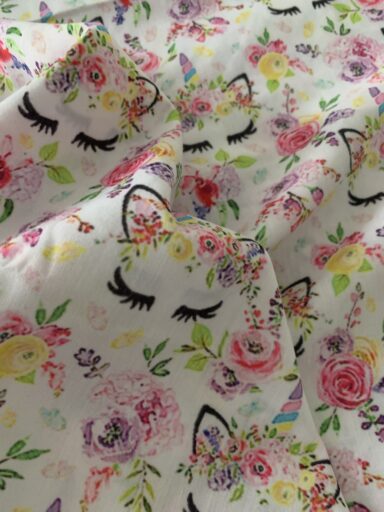 Tissu polycoton motifs licornes – Image 2