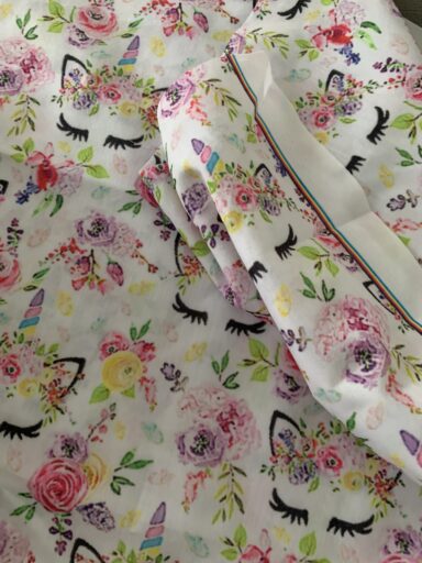 Tissu polycoton motifs licornes – Image 4