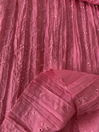 Tissu broderie anglaise plissée rose – Image 2