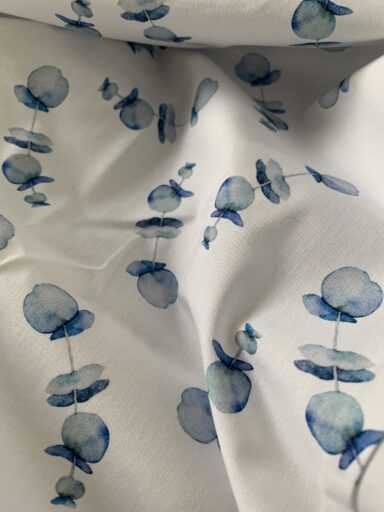 Tissu coton imprimé bleu et blanc – Image 4