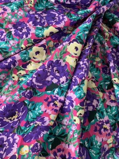Tissu coton imprimé fleuri violet – Image 4