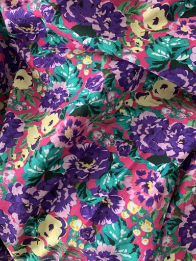 Tissu coton imprimé fleuri violet – Image 3