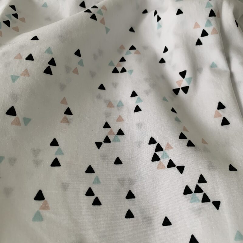 Tissu coton motifs triangles menthe