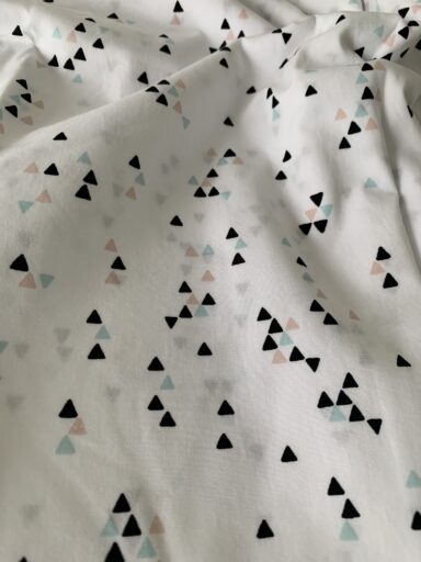 Tissu coton motifs triangles menthe
