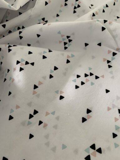 Tissu coton motifs triangles menthe – Image 2