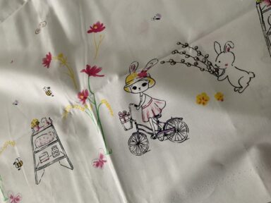 Tissu coton motifs lapin en bordure – Image 3