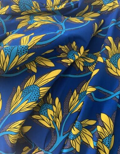 Tissu wax bleu et jaune fleurs – Image 3
