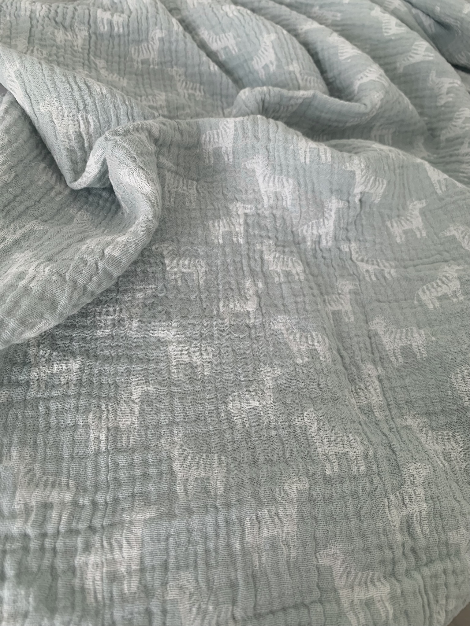 Tissu double gaze vert d'eau et zèbres