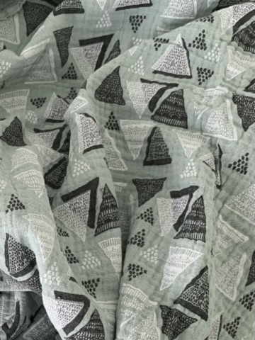 Tissu double gaze vert amande triangles – Image 4