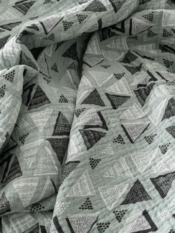 Tissu double gaze vert amande triangles